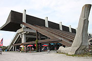 Tribünenbau mit Kiosk "Imbiss Rudergegatta" (Foto: MartiN Schmitz)